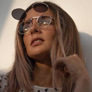 ROUND FLIP UP WOMAN'S SUNGLASSES